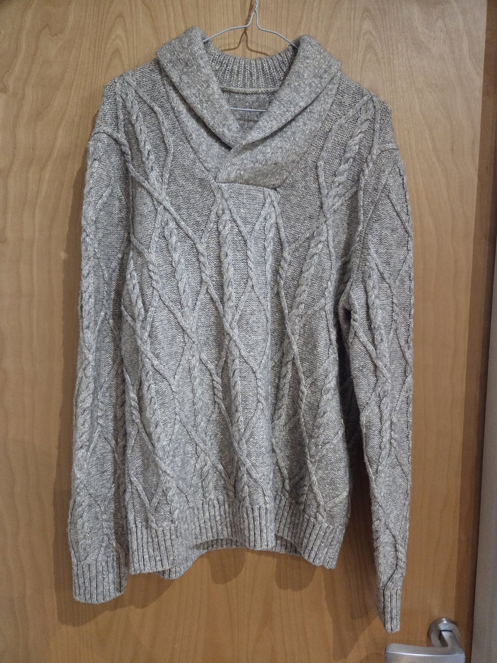 100% Wool Men's Heather Grey Cable Knit Sweater